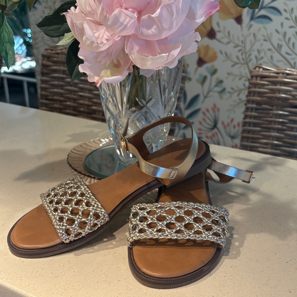 Woven Gold Basket Weave Flat Sandals - 7.5